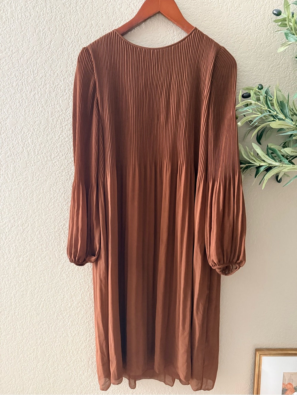 Aritzia Wilfred Brown Accordion Pleated Midi Dress Balloon Sleeve Size S